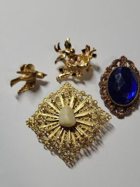 Gold Tone Filigree Statement Brooch with Cream Stone